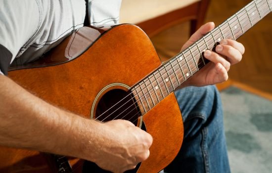 Aprende a Tocar la Guitarra con Estas Aplicaciones